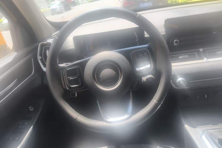 Used Great Wall King Kong Poer 2023 2.0T Manual Gasoline Two-Wheel-Drive Elite Version with Long Bed – GW4C20C Steering Wheel