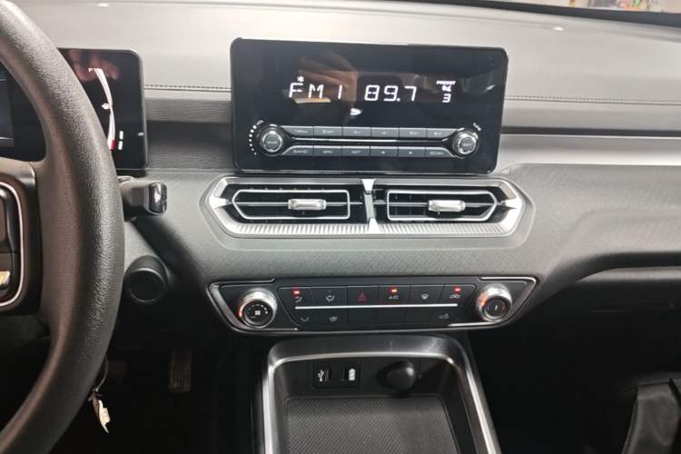 Used Great Wall King Kong Poer 2024 2.0T Automatic 8AT Diesel Two-Wheel Drive Elite Version with Extended Cabin Audio And AC Panel