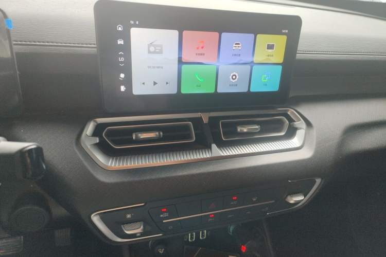 Used Great Wall King Kong Poer 2024 2.0T Manual Diesel 4x4 Elite Flatbed Audio And AC Panel