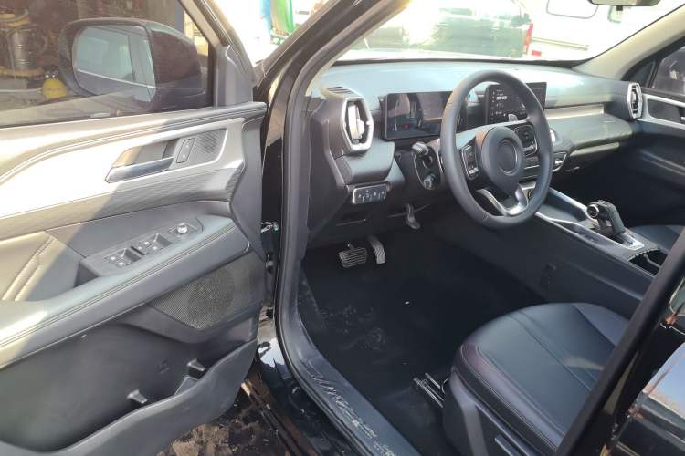 Used Great Wall King Kong Poer 2024 2.0T Automatic 8AT Diesel Two-Wheel-Drive Navigation Edition Flatbed Driver Seat