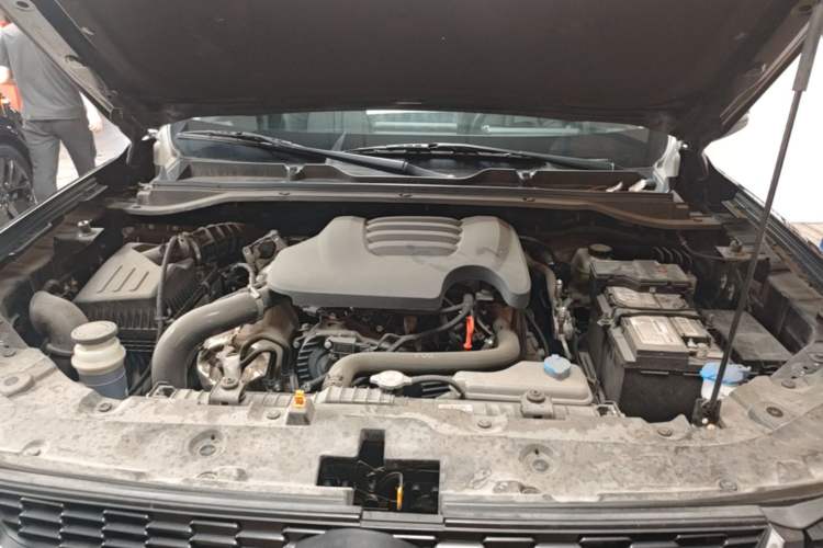 Used Great Wall King Kong Poer 2024 2.0T Automatic 8AT Diesel Two-Wheel Drive Elite Version with Extended Cabin Engine Bay