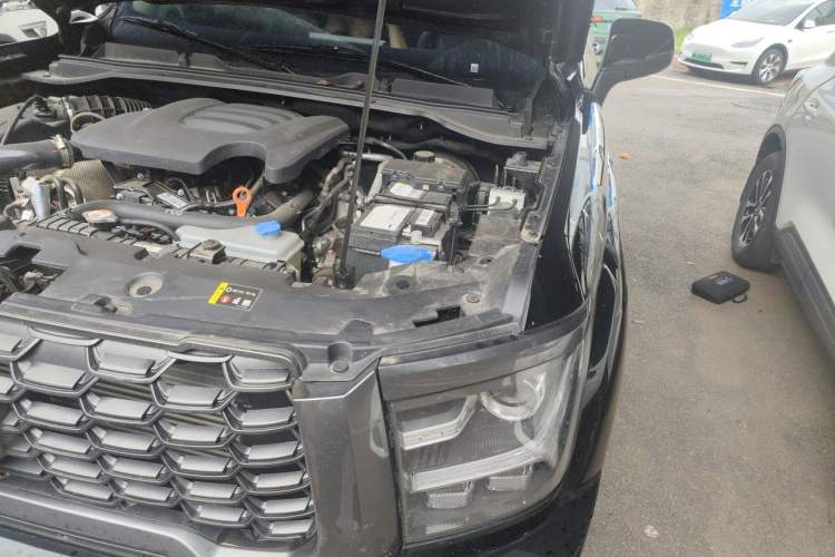 Used Great Wall King Kong Poer 2024 2.0T Manual Diesel 4x4 Elite Flatbed Engine Bay Left