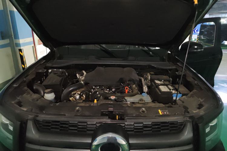 Used Great Wall King Kong Poer 2024 2.0T Automatic Diesel Two-Wheel-Drive Elite Flatbed Engine Bay