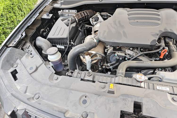 Used Great Wall King Kong Poer 2024 2.0T Automatic 8AT Diesel Two-Wheel-Drive Elite Flatbed Engine Bay Right