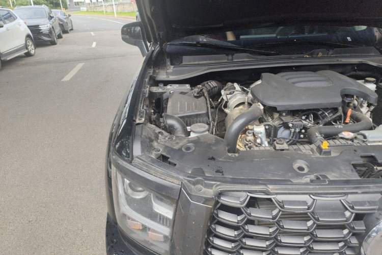 Used Great Wall King Kong Poer 2024 2.0T Manual Diesel 4x4 Elite Flatbed Engine Bay Right