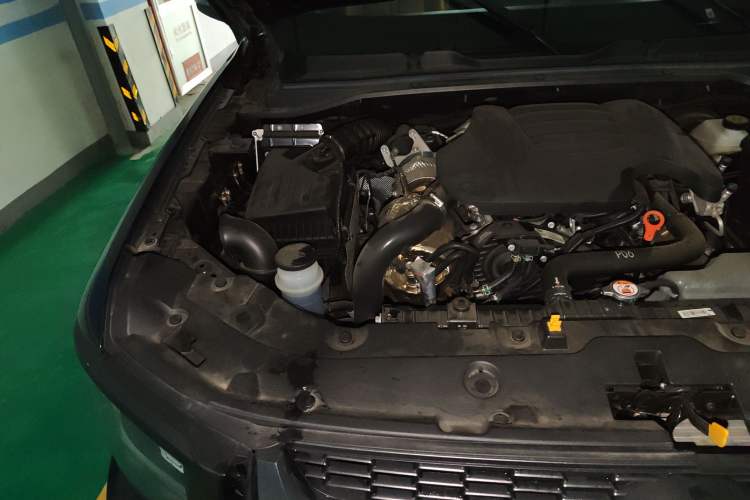Used Great Wall King Kong Poer 2024 2.0T Automatic Diesel Two-Wheel-Drive Elite Flatbed Engine Bay Right