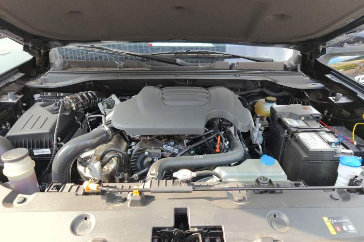 Used Great Wall King Kong Poer 2024 2.0T Automatic 8AT Diesel Two-Wheel-Drive Elite Flatbed Engine Bay