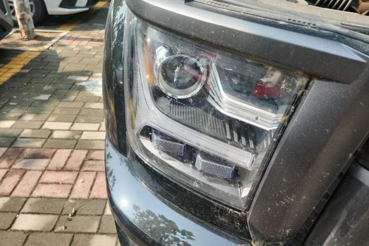 Used Great Wall King Kong Poer 2024 2.0T Automatic 8AT Gasoline Two-Wheel-Drive Elite Version with Flat Bed Exterior 6