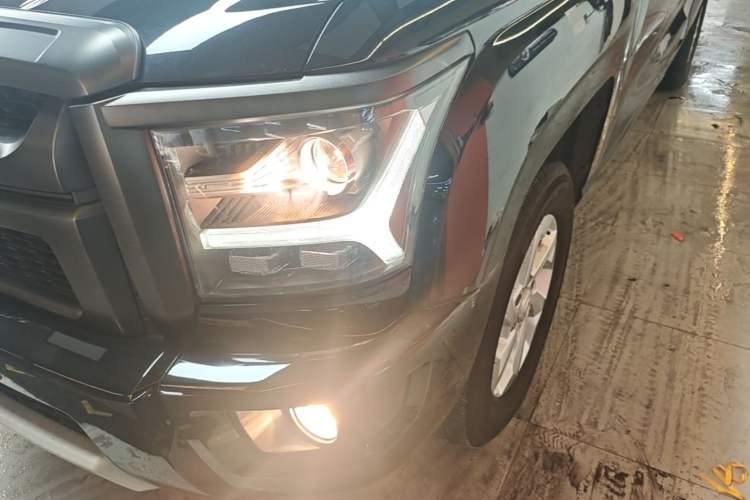Used Great Wall King Kong Poer 2024 2.0T Automatic 8AT Diesel Two-Wheel Drive Elite Version with Extended Cabin Left Front Headlight