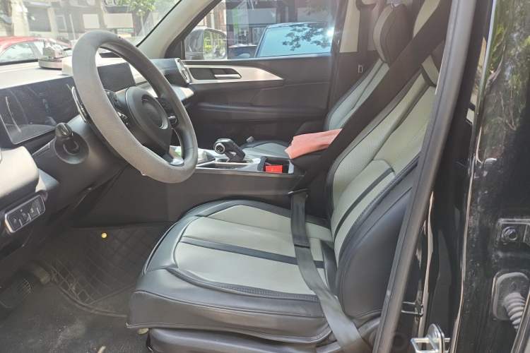 Used Great Wall King Kong Poer 2024 2.0T Automatic 8AT Gasoline Two-Wheel-Drive Elite Version with Flat Bed Left Front Seat
