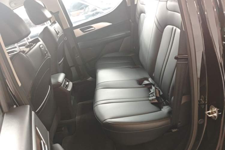 Used Great Wall King Kong Poer 2024 2.0T Automatic 8AT Diesel Two-Wheel Drive Elite Version with Extended Cabin Left Rear Seat