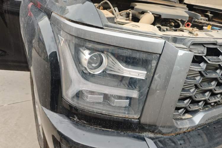Used Great Wall King Kong Poer 2024 2.0T Manual Diesel Two-Wheel-Drive Elite Long-Box Version Right Front Headlight