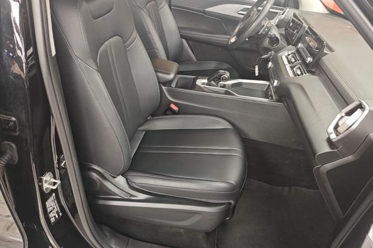Used Great Wall King Kong Poer 2024 2.0T Automatic 8AT Diesel Two-Wheel Drive Elite Version with Extended Cabin Right Front Seat