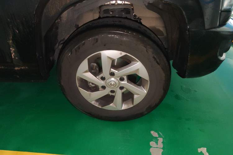 Used Great Wall King Kong Poer 2024 2.0T Automatic Diesel Two-Wheel-Drive Elite Flatbed Right Front Wheel Hub