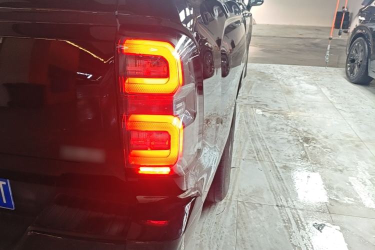Used Great Wall King Kong Poer 2024 2.0T Automatic 8AT Diesel Two-Wheel Drive Elite Version with Extended Cabin Right Rear Taillight