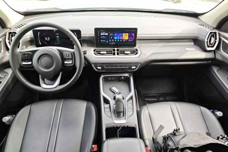Used Great Wall King Kong Poer 2024 2.0T Automatic 8AT Diesel Two-Wheel-Drive Navigation Edition Flatbed Center Console