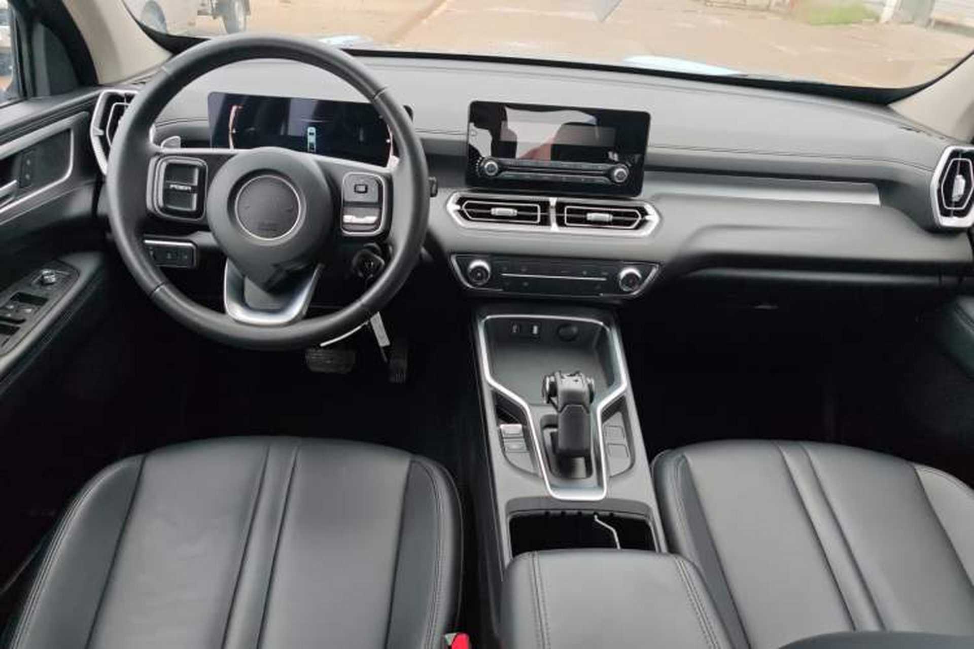 Used Great Wall King Kong Poer 2024 2.0T Automatic 8AT Diesel Two-Wheel-Drive Elite Flatbed Center Console