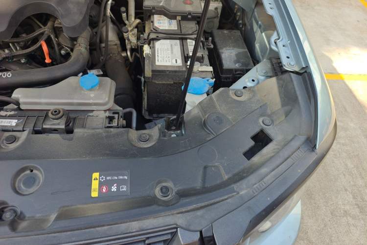Used Great Wall King Kong Poer 2024 2.0T Automatic Diesel Two-Wheel Drive Elite Version with Long Bed Engine Bay Left