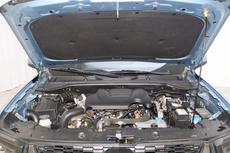 Used Great Wall King Kong Poer 2024 2.0T Automatic 8AT Diesel Two-Wheel-Drive Navigation Edition Flatbed Engine Bay