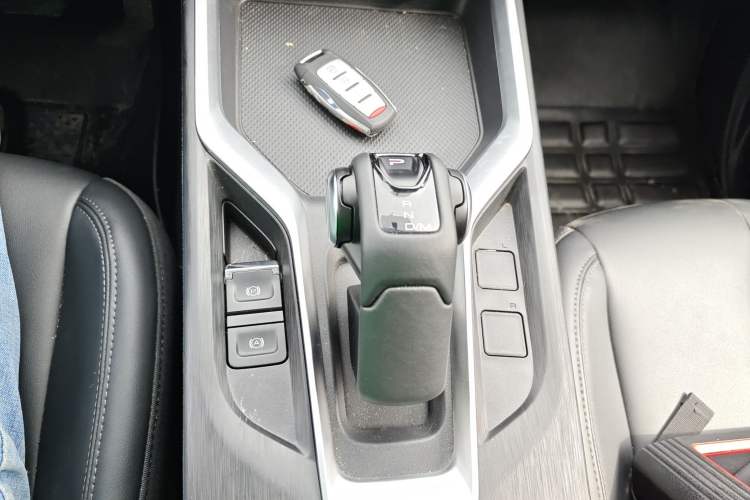 Used Great Wall King Kong Poer 2024 2.0T Automatic 8AT Diesel Two-Wheel-Drive Navigation Edition Flatbed Gear Lever