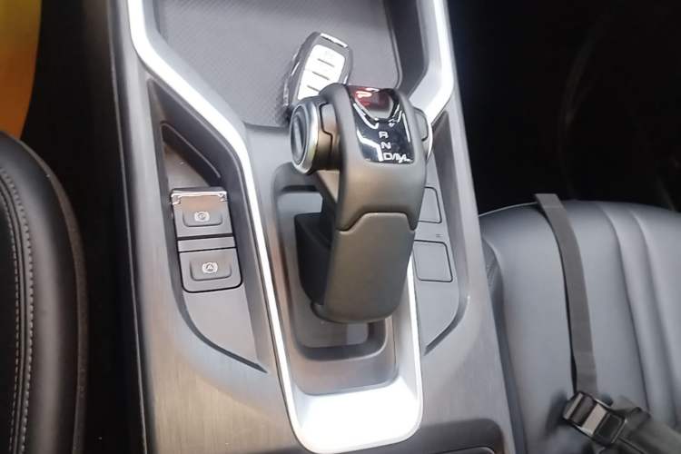 Used Great Wall King Kong Poer 2024 2.0T Automatic 8AT Diesel Two-Wheel-Drive Navigation Edition Flatbed Gear Lever