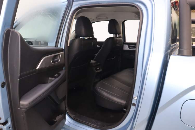 Used Great Wall King Kong Poer 2024 2.0T Automatic 8AT Diesel Two-Wheel-Drive Navigation Edition Flatbed Interior 3
