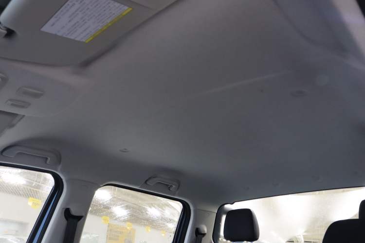 Used Great Wall King Kong Poer 2024 2.0T Automatic 8AT Diesel Two-Wheel-Drive Navigation Edition Flatbed Interior 6