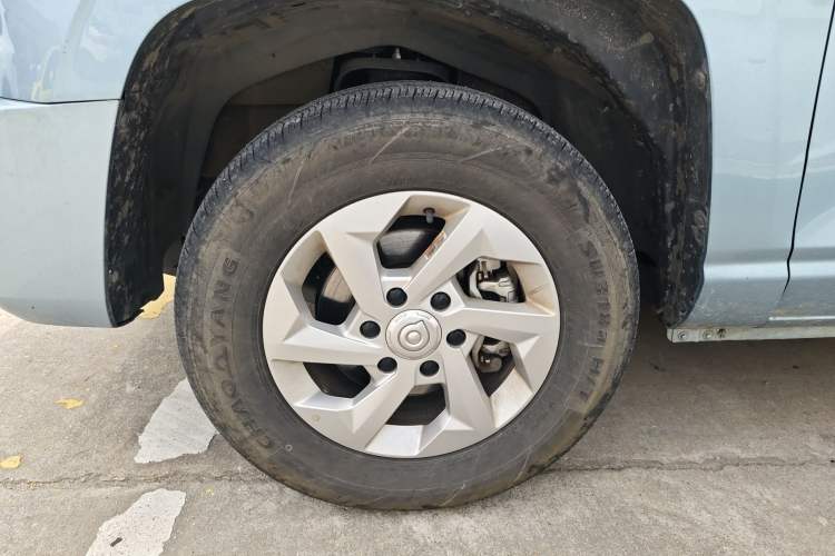 Used Great Wall King Kong Poer 2024 2.0T Automatic 8AT Diesel Two-Wheel-Drive Navigation Edition Flatbed Left Front Wheel Hub