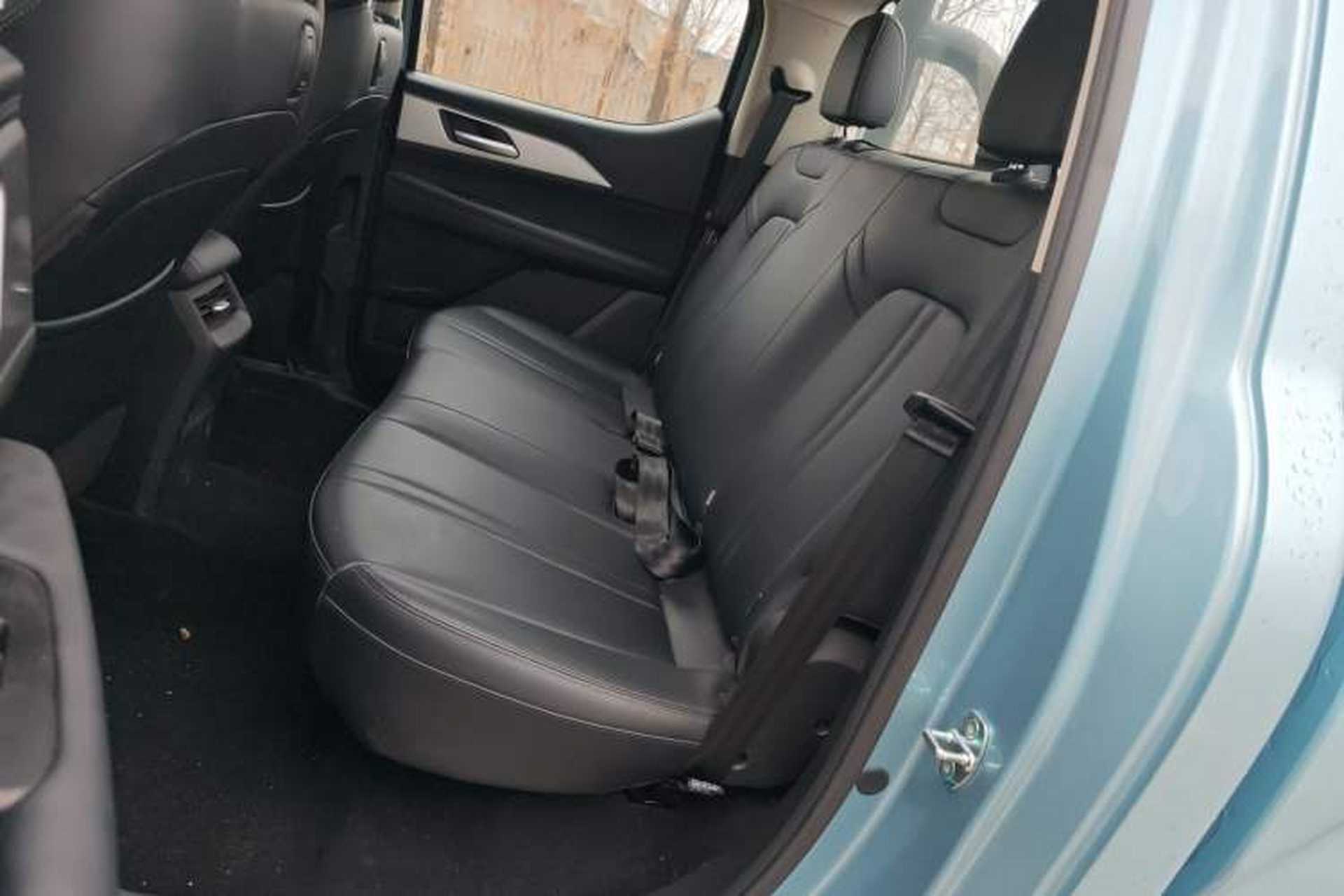 Used Great Wall King Kong Poer 2024 2.0T Automatic 8AT Diesel Two-Wheel-Drive Elite Flatbed Left Rear Seat