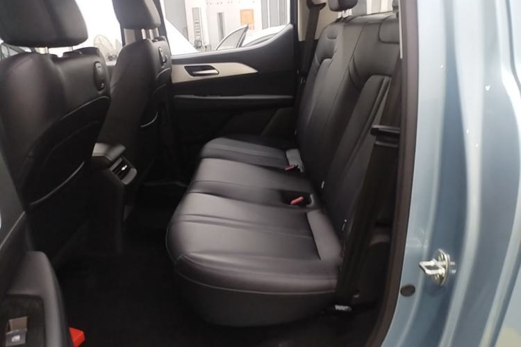 Used Great Wall King Kong Poer 2024 2.0T Automatic 8AT Diesel Two-Wheel-Drive Navigation Edition Flatbed Left Rear Seat