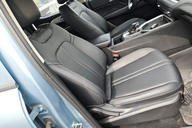 Used Great Wall King Kong Poer 2024 2.0T Automatic 8AT Diesel Two-Wheel-Drive Navigation Edition Flatbed Right Front Seat