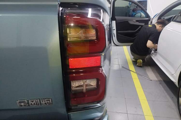Used Great Wall King Kong Poer 2024 2.0T Automatic 8AT Diesel Two-Wheel-Drive Navigation Edition Flatbed Right Rear Taillight