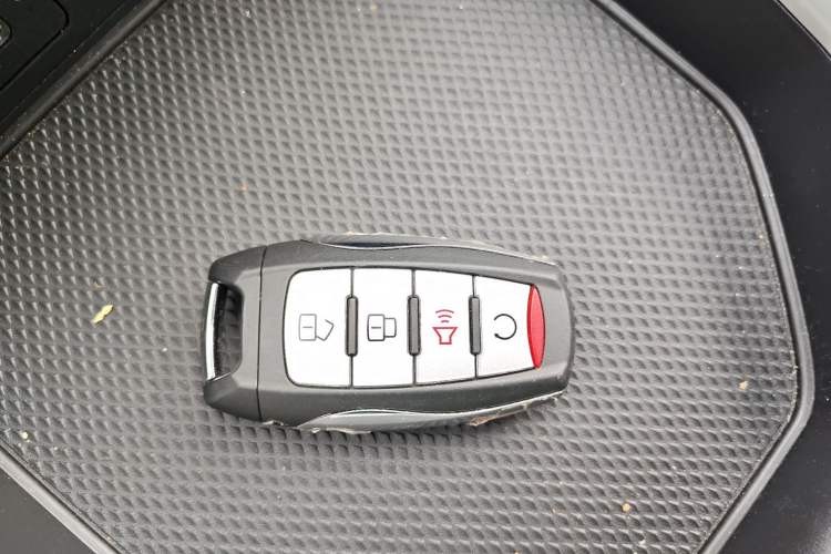 Used Great Wall King Kong Poer 2024 2.0T Automatic 8AT Diesel Two-Wheel-Drive Navigation Edition Flatbed Vehicle Key
