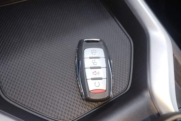 Used Great Wall King Kong Poer 2024 2.0T Automatic 8AT Diesel Two-Wheel-Drive Navigation Edition Flatbed Vehicle Key
