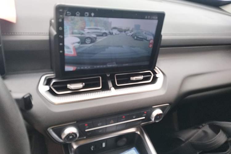Used Great Wall King Kong Poer 2024 2.0T Automatic 8AT Diesel Two-Wheel-Drive Elite Flatbed Audio And AC Panel