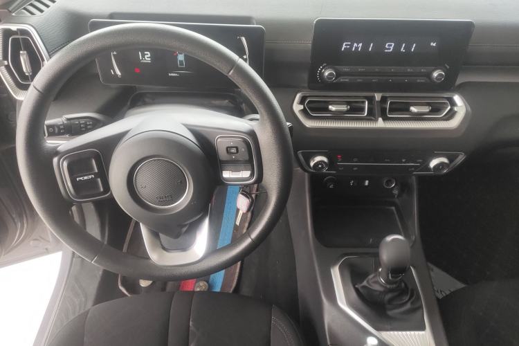 Used Great Wall King Kong Poer 2024 2.0T Manual Gasoline Two-Wheel-Drive Entrepreneurial Standard Box Center Console