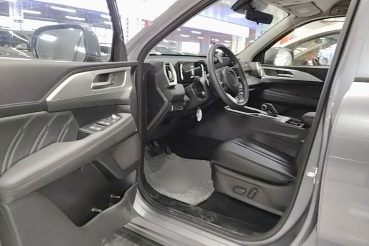 Used Great Wall King Kong Poer 2024 2.0T Automatic 8AT Gasoline Four-Wheel Drive Navigation Version – Flat Bed Driver Seat