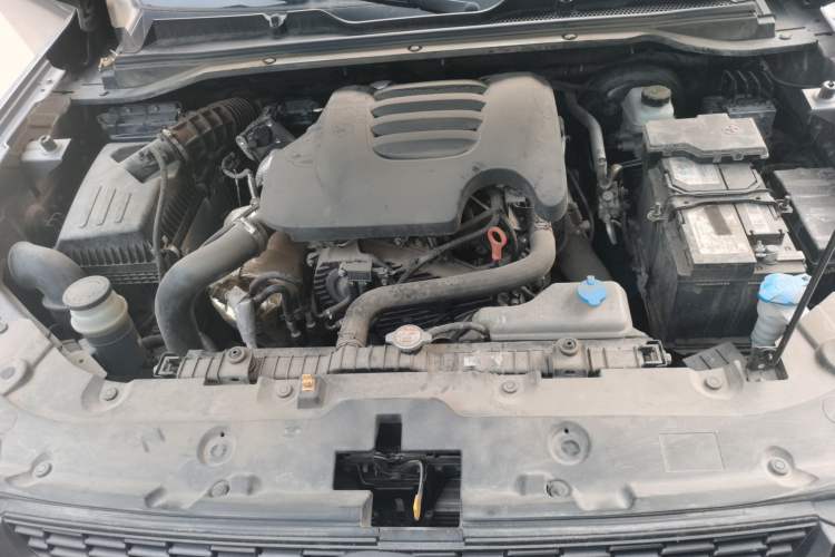 Used Great Wall King Kong Poer 2024 2.0T Automatic 8AT Diesel Two-Wheel Drive Elite Version with Extended Cabin Engine Bay