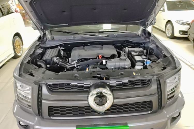 Used Great Wall King Kong Poer 2024 2.0T Automatic 8AT Gasoline Four-Wheel Drive Navigation Version – Flat Bed Engine Bay