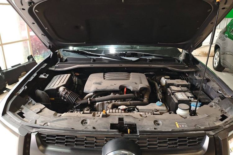 Used Great Wall King Kong Poer 2024 2.0T Automatic 8AT Gasoline Two-Wheel-Drive Elite Version with Flat Bed Engine Bay