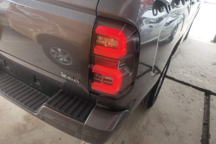 Used Great Wall King Kong Poer 2024 2.0T Manual Gasoline Two-Wheel-Drive Entrepreneurial Standard Box Exterior 3
