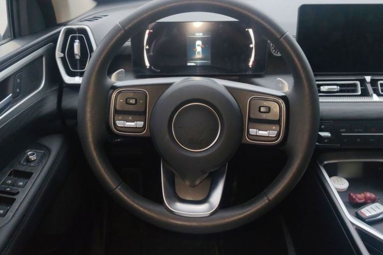 Used Great Wall King Kong Poer 2024 2.0T Automatic 8AT Gasoline Four-Wheel Drive Navigation Version – Flat Bed Interior 1