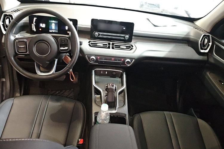 Used Great Wall King Kong Poer 2024 2.0T Automatic 8AT Gasoline Two-Wheel-Drive Elite Version with Flat Bed Interior 2