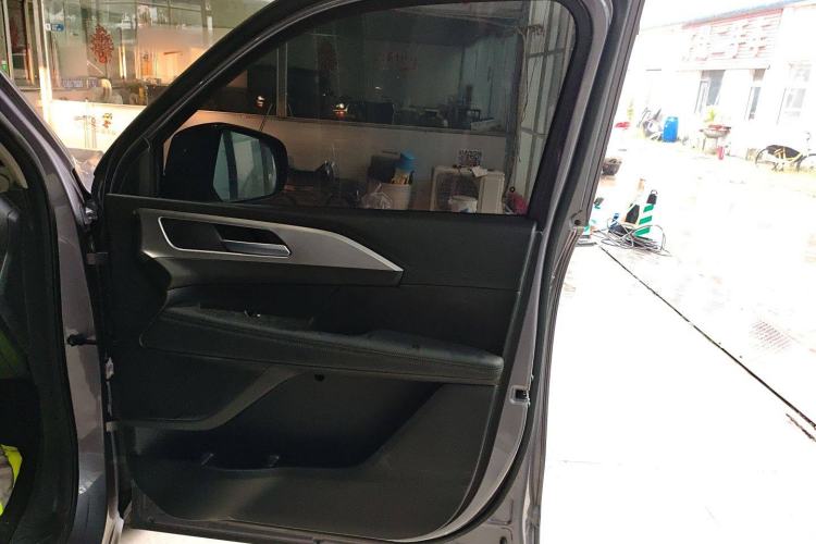 Used Great Wall King Kong Poer 2024 2.0T Automatic 8AT Gasoline Two-Wheel-Drive Elite Version with Flat Bed Interior 5