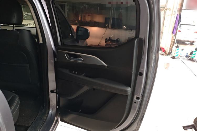 Used Great Wall King Kong Poer 2024 2.0T Automatic 8AT Gasoline Two-Wheel-Drive Elite Version with Flat Bed Interior 6