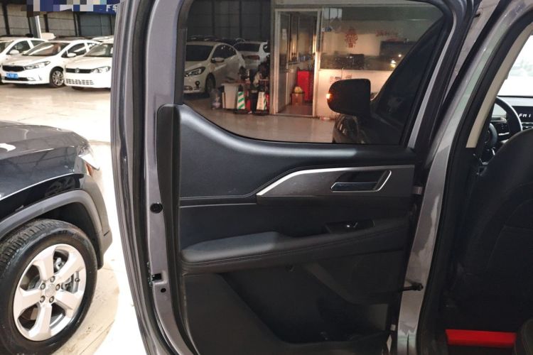 Used Great Wall King Kong Poer 2024 2.0T Automatic 8AT Gasoline Two-Wheel-Drive Elite Version with Flat Bed Interior 8