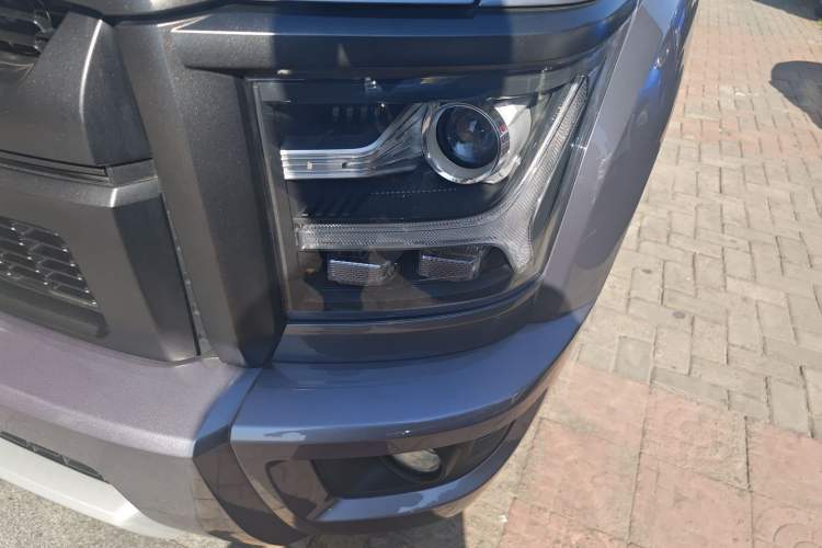 Used Great Wall King Kong Poer 2024 2.0T Automatic 8AT Diesel Two-Wheel-Drive Navigation Edition Flatbed Left Front Headlight