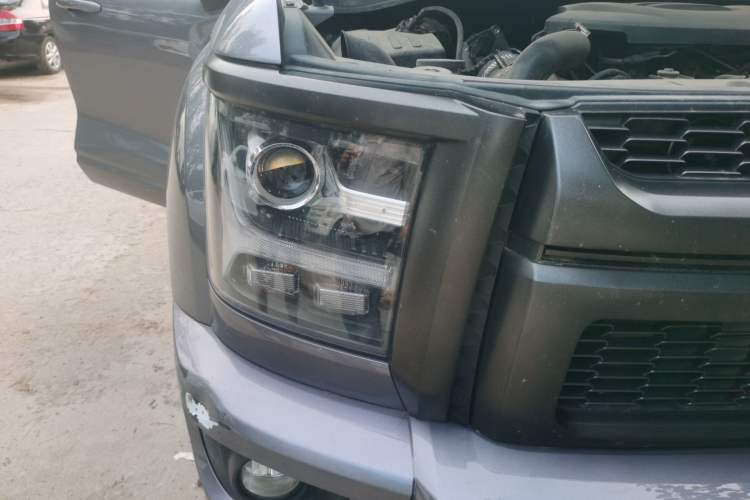 Used Great Wall King Kong Poer 2024 2.0T Automatic 8AT Diesel Two-Wheel Drive Elite Version with Extended Cabin Right Front Headlight
