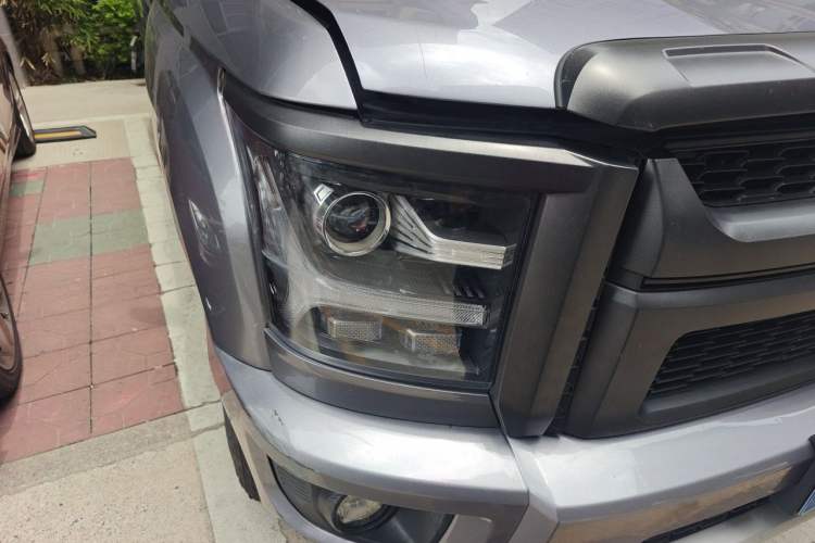 Used Great Wall King Kong Poer 2024 2.0T Automatic 8AT Diesel Two-Wheel-Drive Elite Flatbed Right Front Headlight