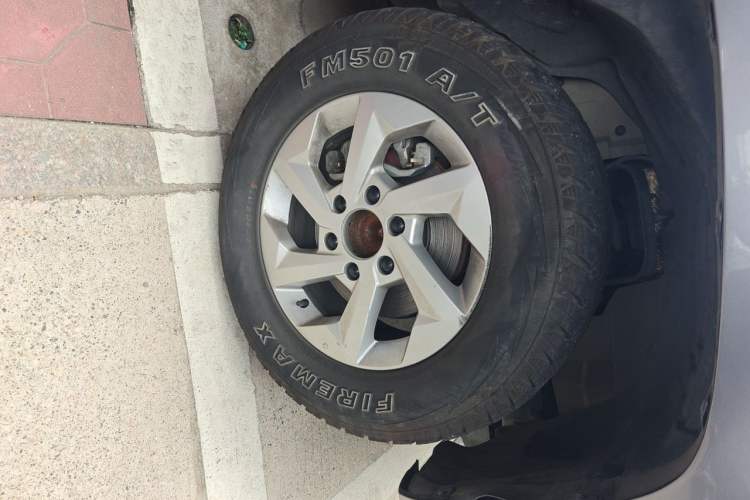 Used Great Wall King Kong Poer 2024 2.0T Automatic 8AT Diesel Two-Wheel-Drive Elite Flatbed Right Front Wheel Hub